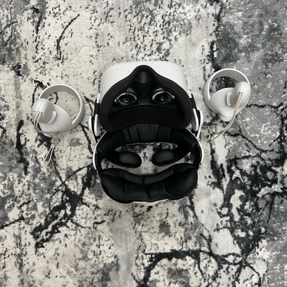 Oculus Quest 2 - Picture 3 of 4